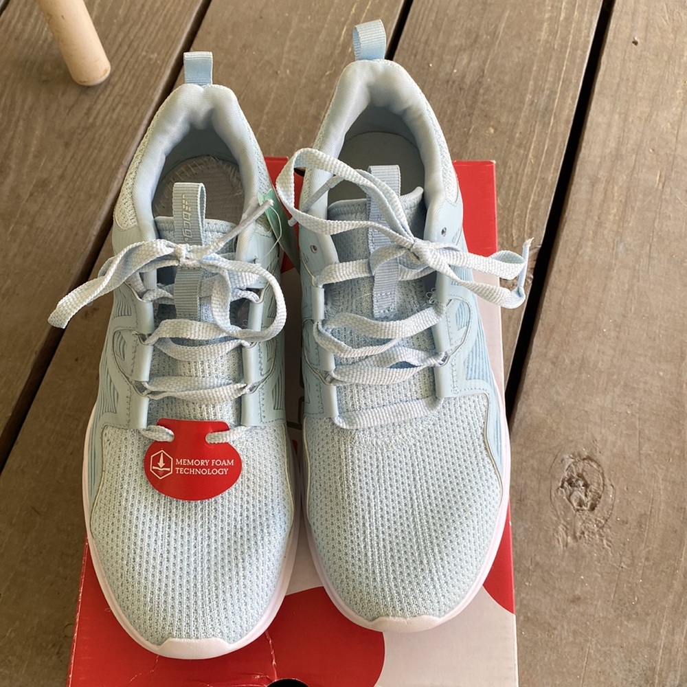 BCG Womens Endeavor Size 8 NIB